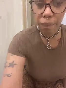 Snapshot of Princess_Desirae chatting on May 5, 2026, 6:32 am Princess Desirae online show from May 5, 2026, 6:32 am