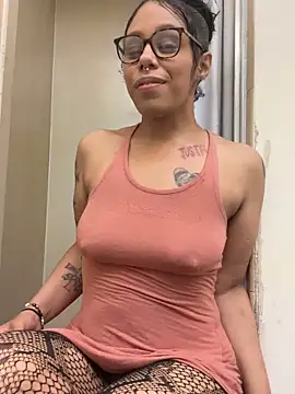 Snapshot of Princess_Desirae chatting on May 21, 2026, 6:15 pm Princess Desirae online show from May 21, 2026, 6:15 pm