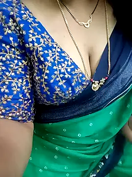 Snapshot of your-sameera chatting on January 19, 2025, 5:26 am your-sameera online show from January 19, 2025, 5:26 am