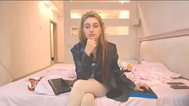 Snapshot of Iren chatting on October 8, 2025, 1:47 am Iren online show from October 8, 2025, 1:47 am