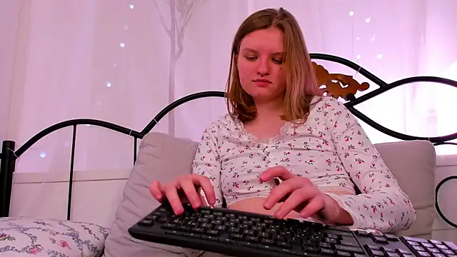 LilianSwall online show from March 16, 2025, 12:44 pm