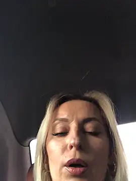 Diamond Bunny  online show from October 25, 2025, 3:07 pm