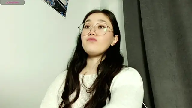 Jennatyan online show from March 11, 2025, 4:51 pm