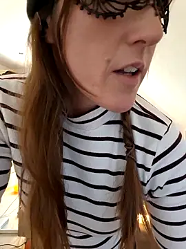 Hexe12346 online show from November 22, 2025, 2:05 pm