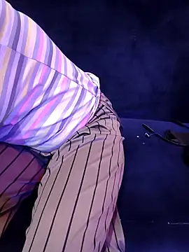 kaveerpooja947 online show from April 19, 2026, 5:12 pm