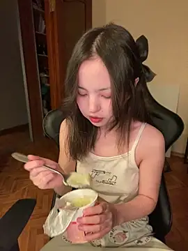 Snapshot of lalallalalaa- chatting on February 2, 2025, 10:24 am lalallalalaa- online show from February 2, 2025, 10:24 am