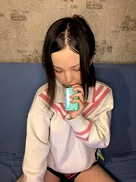 Snapshot of lalallalalaa- chatting on November 21, 2025, 3:44 pm lalallalalaa- online show from November 21, 2025, 3:44 pm