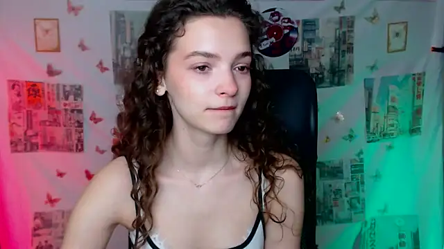  SusieSu  online show from April 18, 2026, 6:17 am