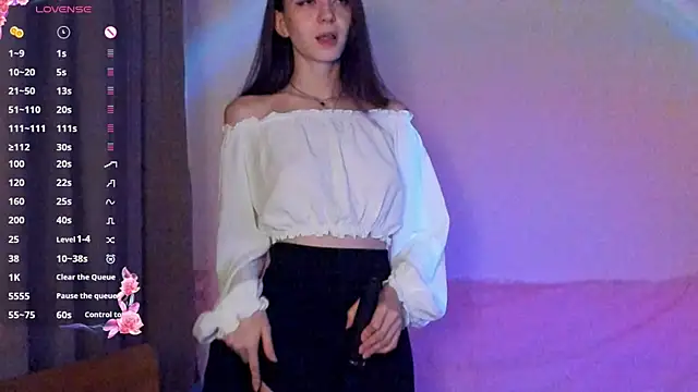 EvaBradley online show from October 3, 2025, 6:38 pm