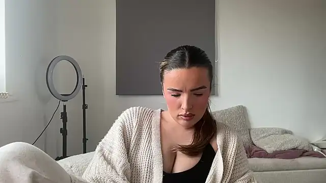 maisiesmithx online show from March 13, 2026, 2:45 pm