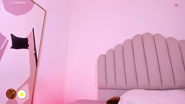 Nikki Angel  online show from February 14, 2026, 6:59 pm