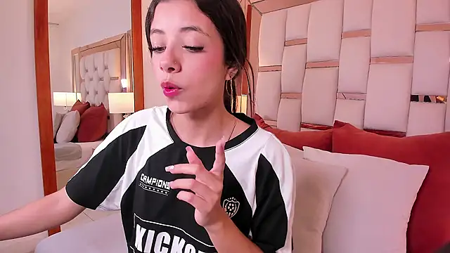 coraltaylor online show from December 28, 2024, 3:48 pm