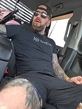 Snapshot of Beardedtattood chatting on July 25, 2026, 12:03 pm Beardedtattood online show from July 25, 2026, 12:03 pm