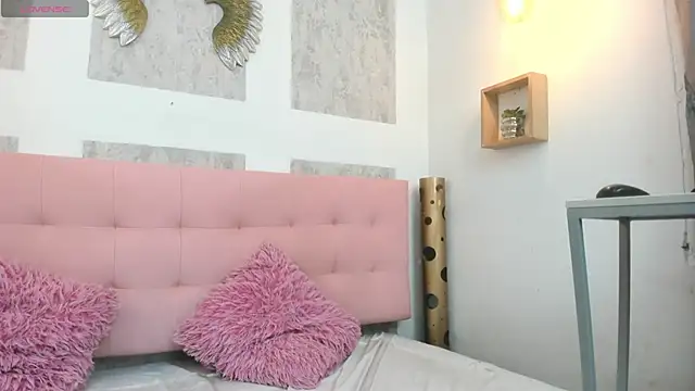 zhamira 21 online show from November 27, 2025, 9:39 pm