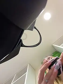 mur girl online show from December 4, 2024, 12:58 pm