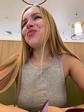 mur girl online show from December 8, 2024, 9:02 am