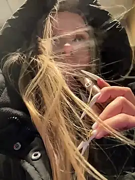 mur girl online show from January 5, 2025, 2:19 pm