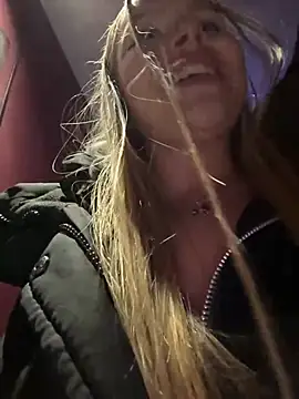 mur girl online show from February 15, 2025, 2:44 pm