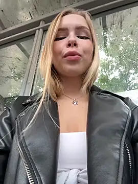 mur girl online show from September 19, 2025, 11:55 am