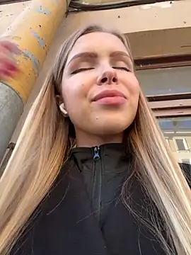 mur girl online show from September 29, 2025, 12:10 pm