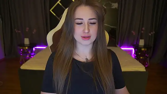 GentleAdellee online show from April 15, 2026, 5:47 am