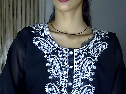 MAAYRA 09 online show from September 20, 2025, 3:35 pm