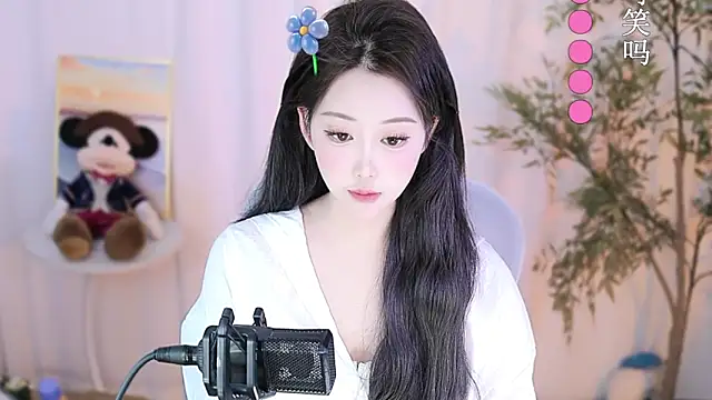 Arwyn-rr online show from February 12, 2025, 1:16 pm