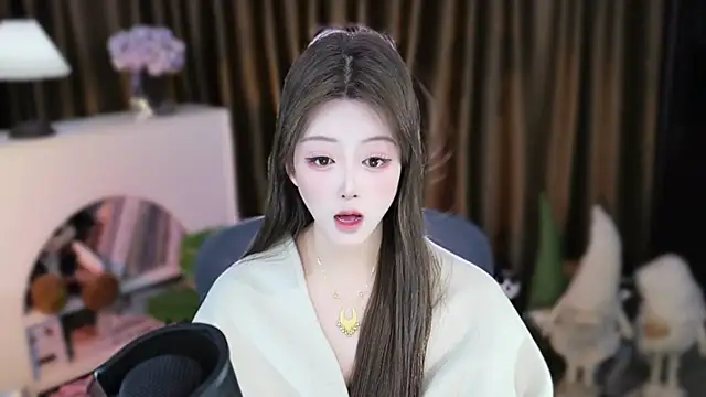 Arwyn-rr online show from March 5, 2026, 12:45 pm