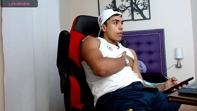 karlgiles  online show from December 10, 2024, 6:28 pm