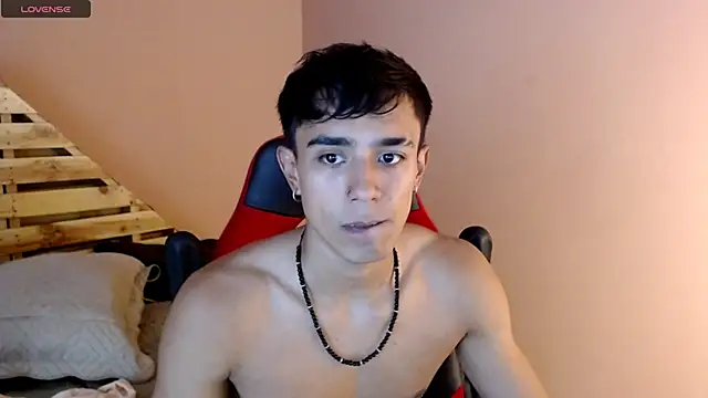 karlgiles  online show from February 14, 2025, 5:46 pm