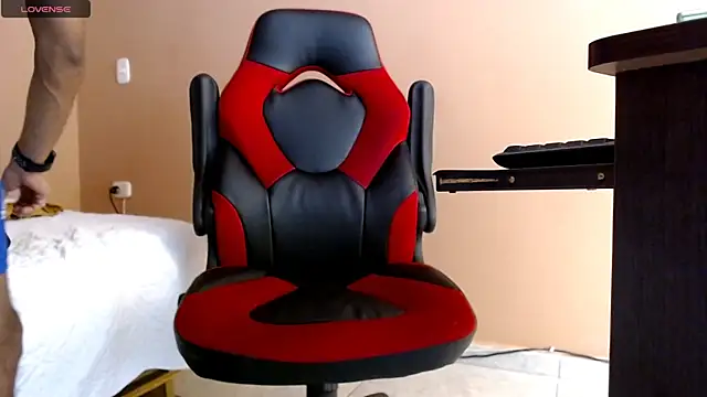 karlgiles  online show from February 23, 2025, 6:34 pm