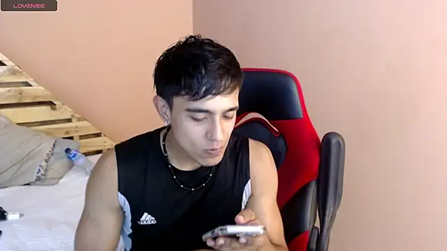 karlgiles  online show from February 26, 2025, 6:00 pm