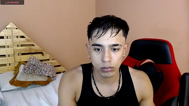 karlgiles  online show from March 15, 2025, 7:38 pm