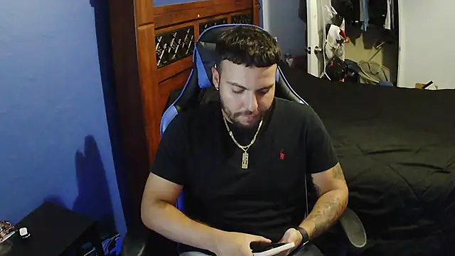 Snapshot of MasterKvn chatting on October 31, 2025, 4:35 am MasterKvn online show from October 31, 2025, 4:35 am