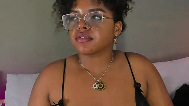 conielaurenth online show from December 5, 2024, 12:19 am