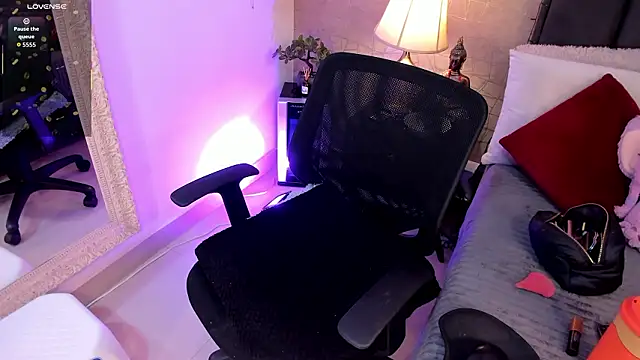 Snapshot of Mariana_c1 chatting on February 9, 2026, 4:22 pm Mariana c1 online show from February 9, 2026, 4:22 pm