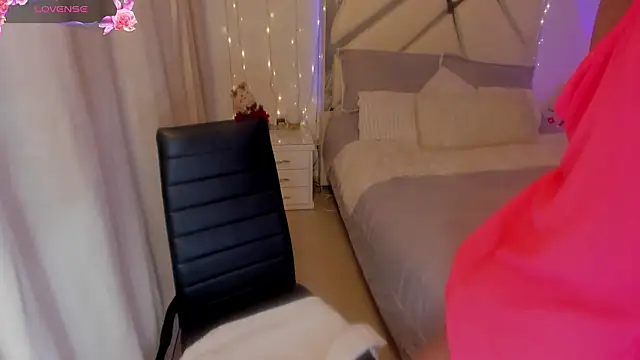 roxannkanneth   online show from January 31, 2026, 8:18 pm