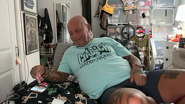 joeytatts66 online show from October 28, 2025, 1:09 am