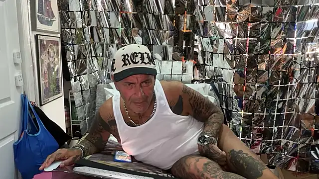 joeytatts66 online show from April 6, 2026, 2:20 am