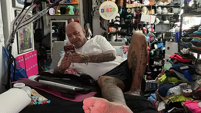 Snapshot of joeytatts66 chatting on June 15, 2026, 2:47 am joeytatts66 online show from June 15, 2026, 2:47 am