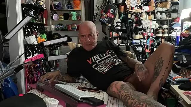 Snapshot of joeytatts66 chatting on June 25, 2026, 1:38 am joeytatts66 online show from June 25, 2026, 1:38 am