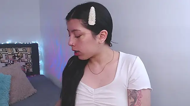 Snapshot of iam_emy chatting on October 27, 2025, 8:02 pm iam emy online show from October 27, 2025, 8:02 pm