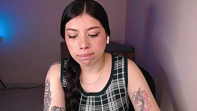 Snapshot of iam_emy chatting on February 7, 2026, 3:43 am iam emy online show from February 7, 2026, 3:43 am