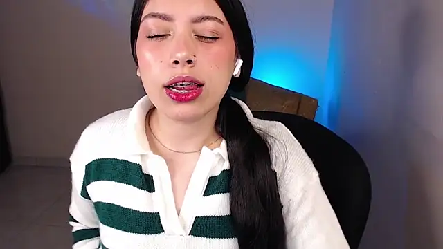 Snapshot of iam_emy chatting on June 19, 2026, 9:29 pm iam emy online show from June 19, 2026, 9:29 pm