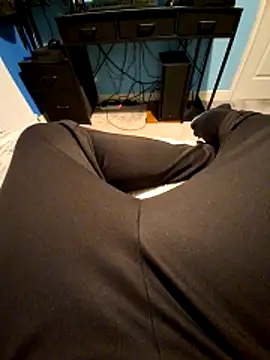 Snapshot of Scotland_100 chatting on November 23, 2025, 9:03 pm Scotland 100 online show from November 23, 2025, 9:03 pm