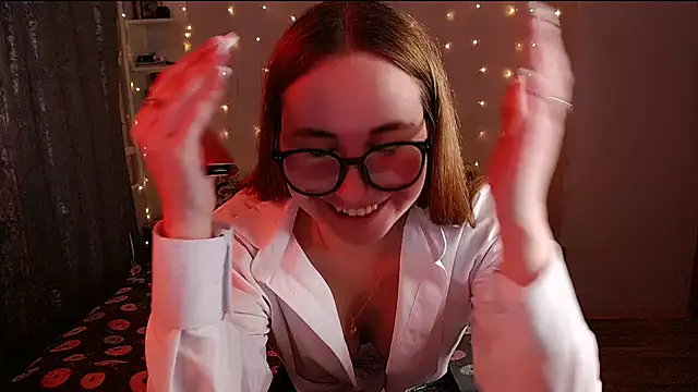 Snapshot of Miya_Mark chatting on December 18, 2024, 6:35 pm Miya Mark online show from December 18, 2024, 6:35 pm