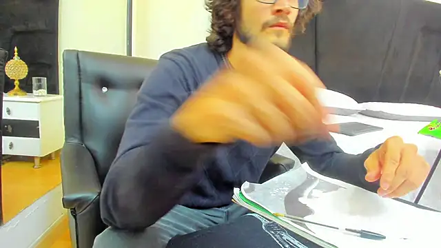 Loggan donnelly online show from March 6, 2025, 8:59 pm