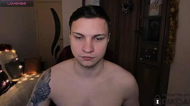 handsome guy01 online show from November 30, 2025, 3:32 am