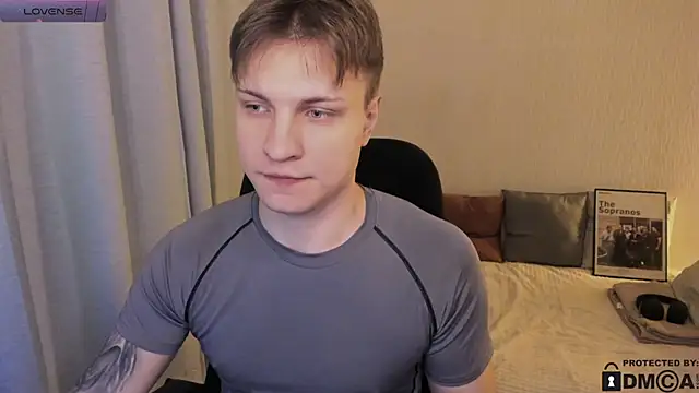 handsome guy01 online show from February 4, 2026, 9:53 pm