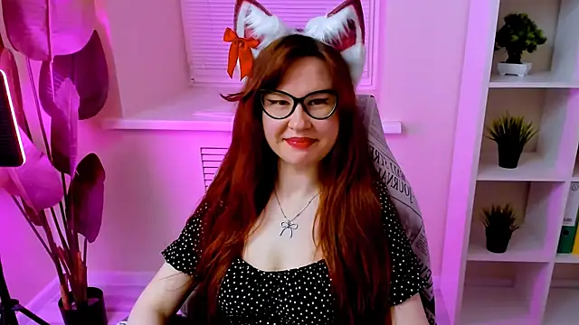 Snapshot of CarolGiggly chatting on July 25, 2026, 11:24 pm CarolGiggly online show from July 25, 2026, 11:24 pm